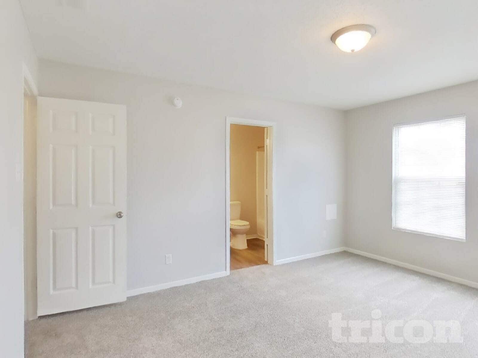 Building Photo - 454 Bourneside Dr