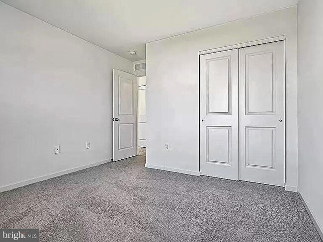 Building Photo - 20 Shillington Ln
