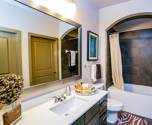 Building Photo - Save Up to $700 – Move-In Special!