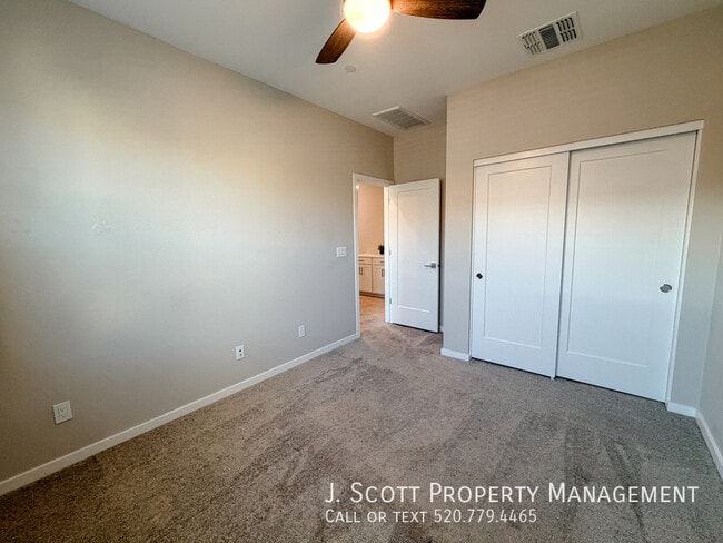 Building Photo - 4604 S Park Grove St