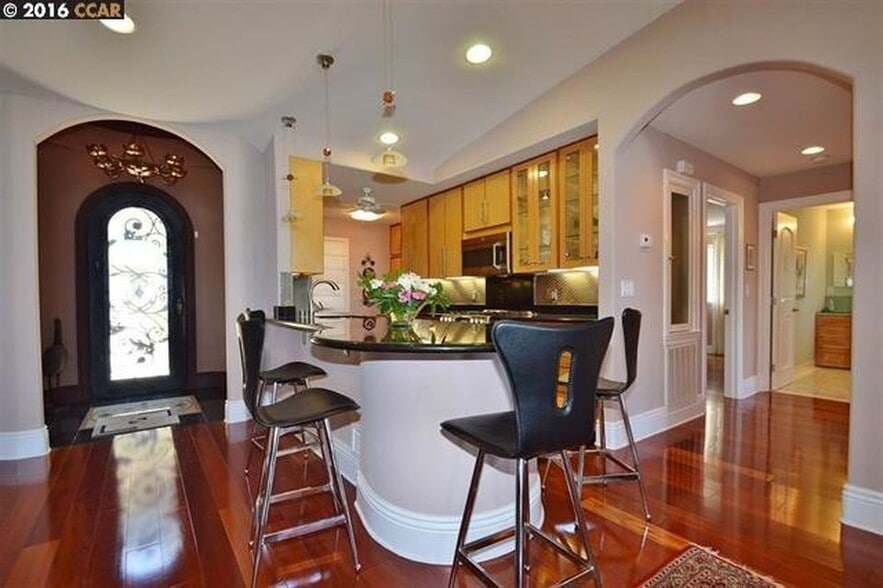 Kitchen and Entrance - Chandelier - 7285 Snake Rd