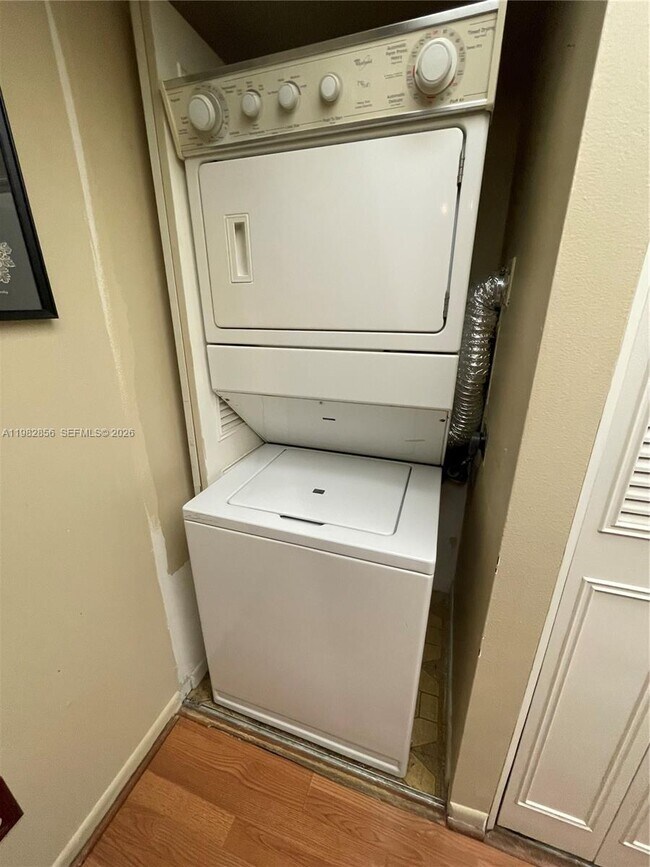 Building Photo - 6800 Cypress Rd