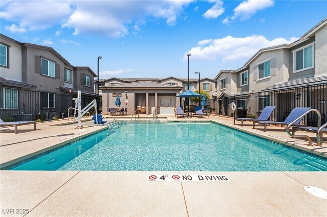 Building Photo - 5730 Sky Pointe Dr