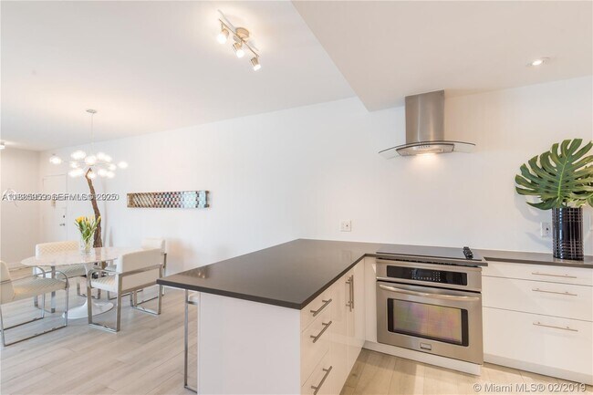 Building Photo - 3 Island Ave