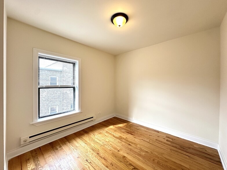 Building Photo - 755 W Cornelia Ave