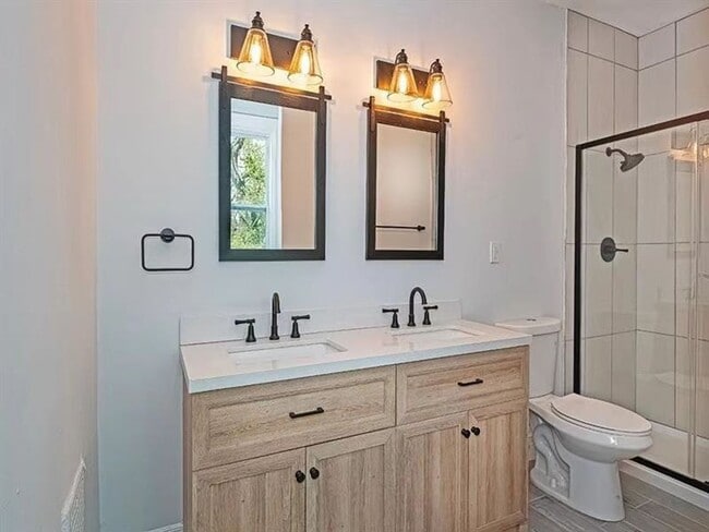 Building Photo - 5 bedroom home in the Upper Hill District