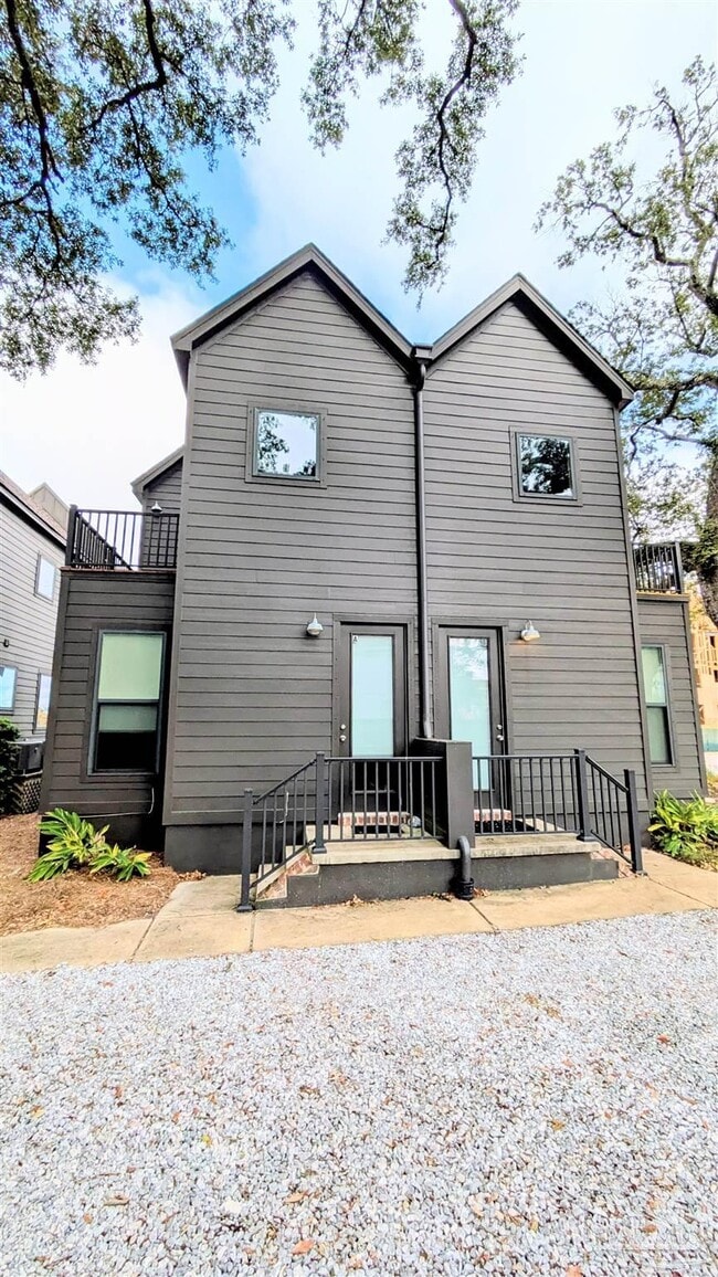 Building Photo - 379 S Clubbs St