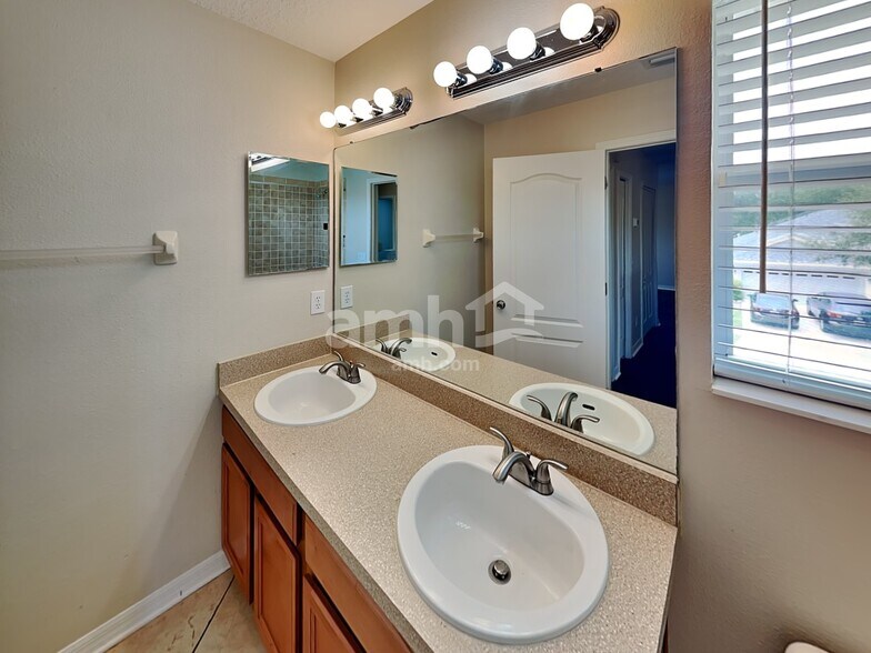 Building Photo - 5344 Clover Mist Dr