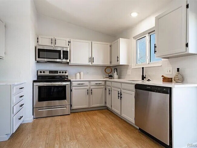 Building Photo - Lovely 4-Bedroom, 2-Bath Home in Aurora with Large Backyard and 2-Car Attached Garage!