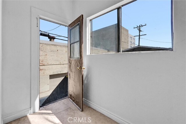 Building Photo - 924 S Sunol Dr