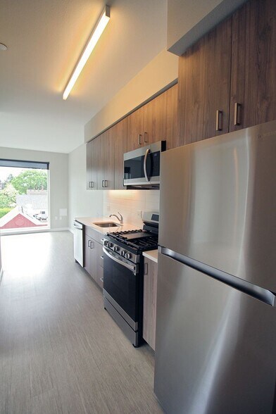 Building Photo - 1280 SE Nehalem St
