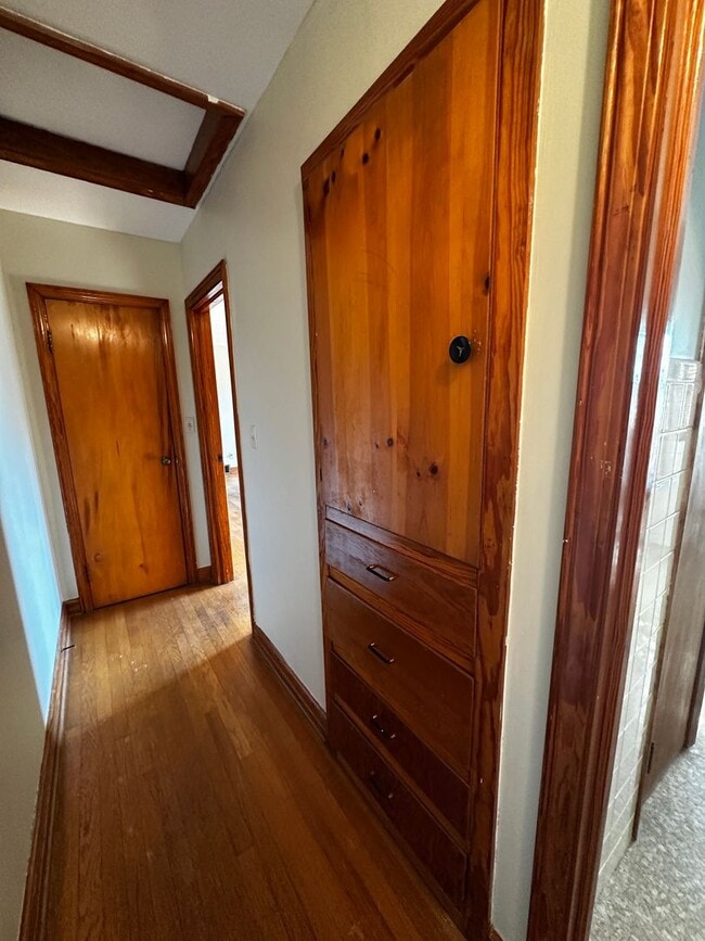 Building Photo - **Move-In Special !! 3 bed/ 2 bath rancher...