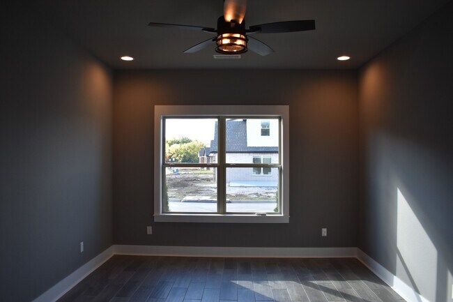 Building Photo - Luxurious 4 Bedroom, 3.5 Bathroom Home In Fayetteville, AR