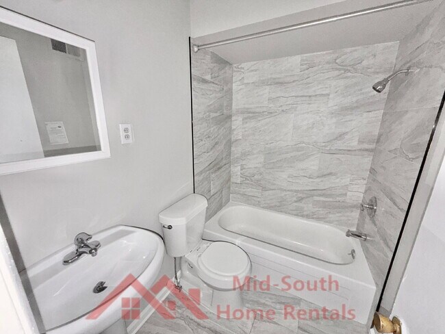 Building Photo - 3831 Hermitage Dr