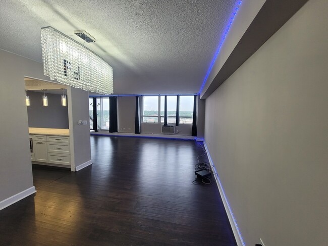 Building Photo - 8801 Golf Rd