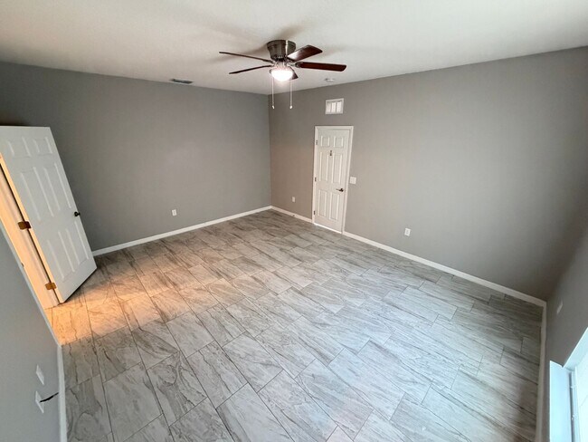 Building Photo - Adorable 3 Bedroom / 2 Bathroom Home in Palm Bay!!