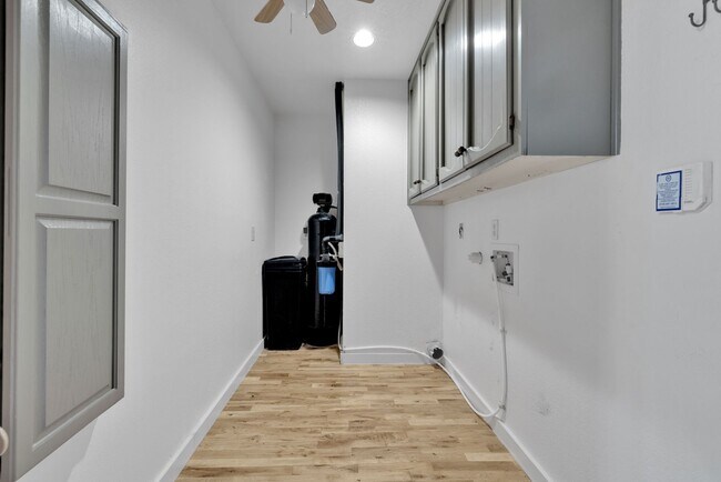 Building Photo - Charming 3/2 in Scenic Helotes, TX