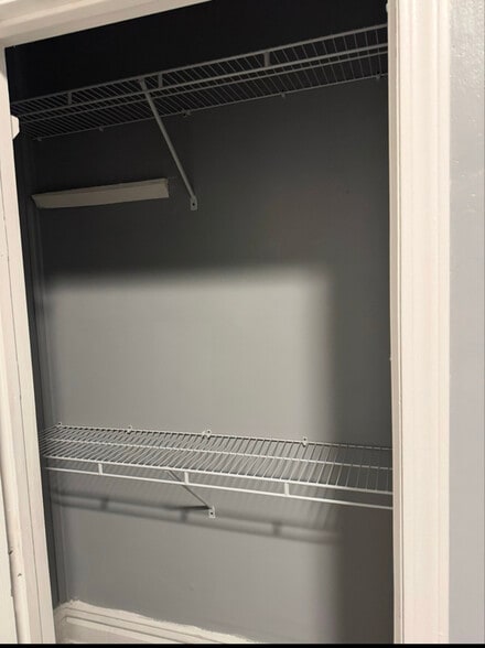 Building Photo - 923 16th Ave