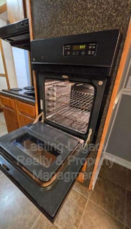 Building Photo - 113 25th St