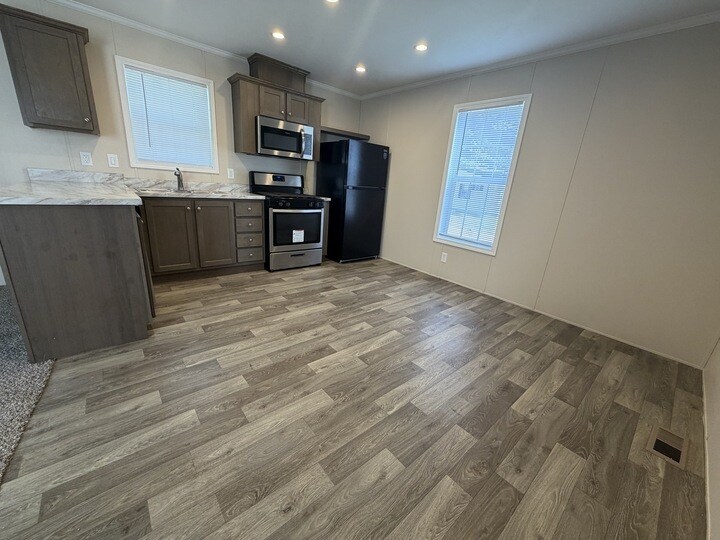 Building Photo - 15974 Villaire Ave