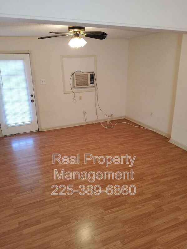 Building Photo - 1208 N Willow Ave