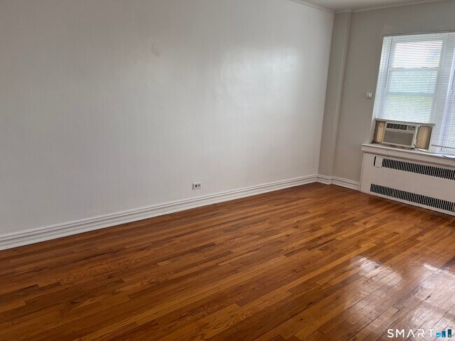 Building Photo - 70 Strawberry Hill Ave