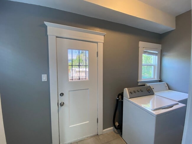 Building Photo - Gorgeous 2BR/1BA Home in Temescal, Great N Oakland Location