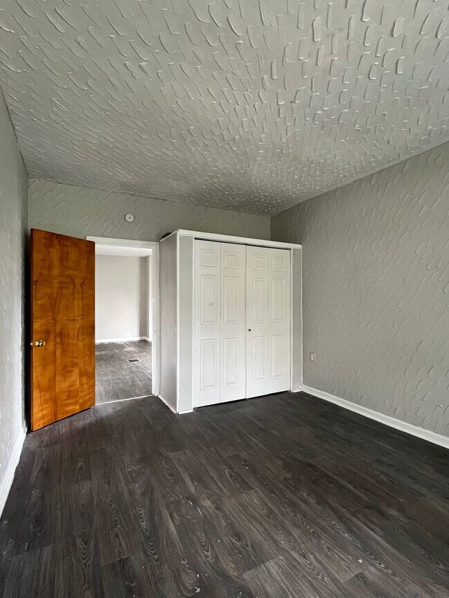 Building Photo - 3889 W.33rd