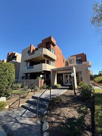 Building Photo - Spacious 2 Bedroom, 2 Bathroom, Canoga Par...