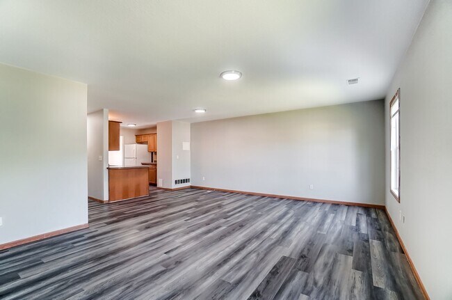 Building Photo - 1117 N Byrne Rd