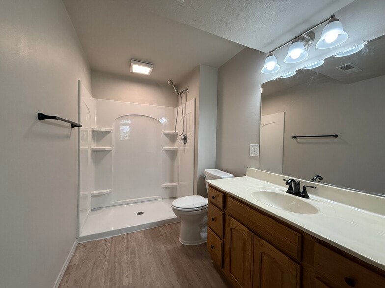 Downstairs bathroom - 2005 S Gordon Dr