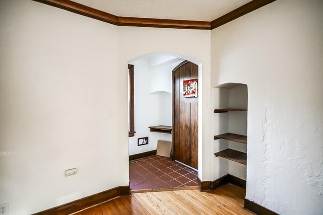 Building Photo - 409 E Melbourne Ave