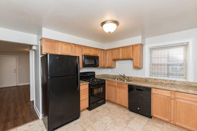 Building Photo - 1 bedroom in Chicago IL 60640