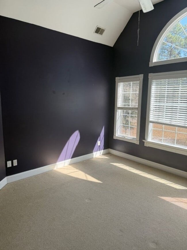 Building Photo - Welcome To Midway Farms NO HOA