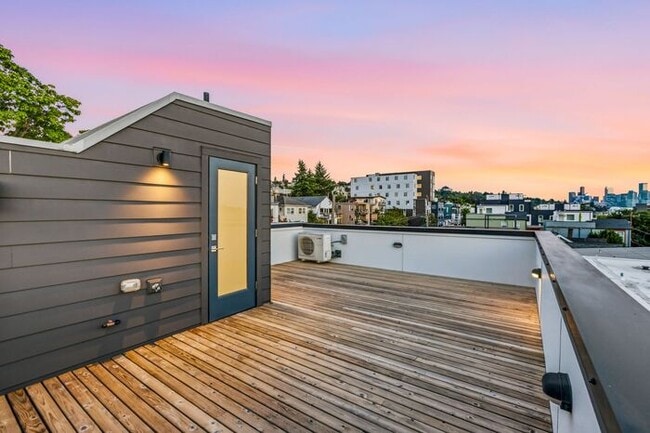 Building Photo - ULTRA-MODERN Townhome w/AC and Views in the Heart of Eastlake!