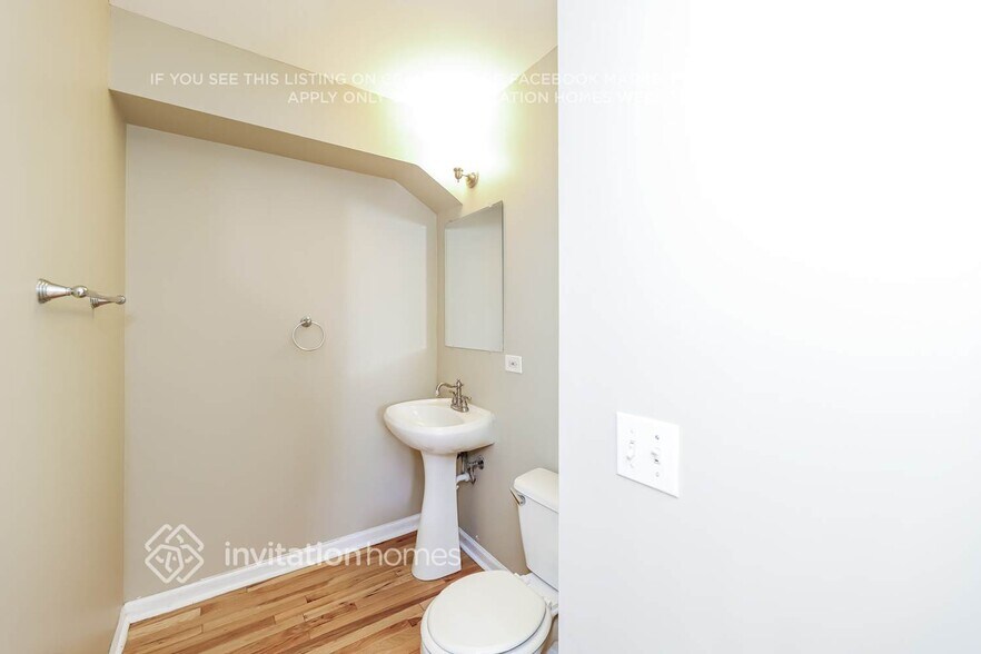 Building Photo - 26805 Circle Dr S