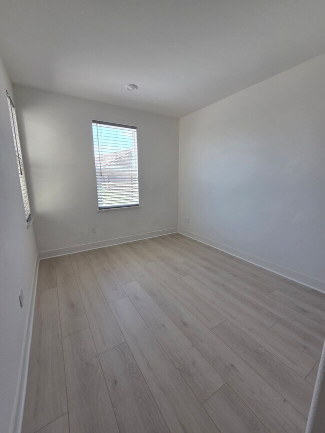 Building Photo - 2-Story 4Bx3.5B House Near Sky River Casino Available Now!!