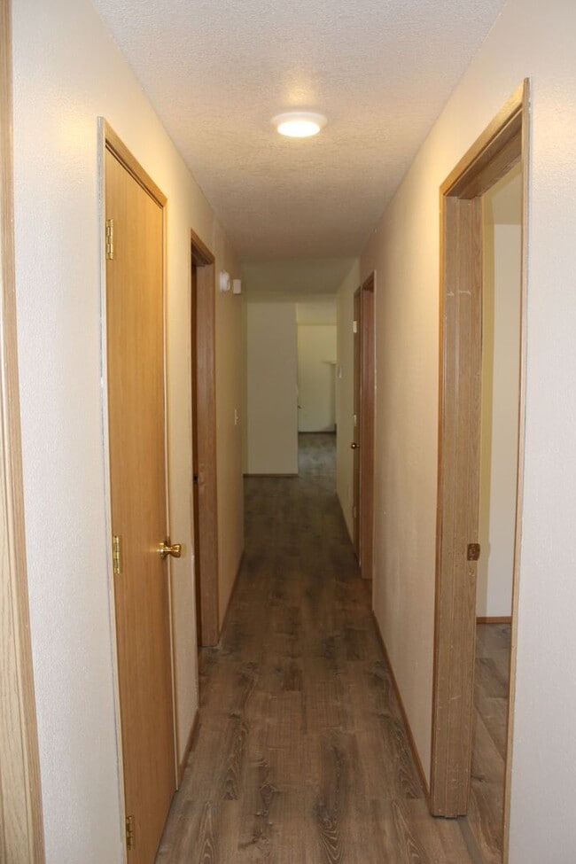 Building Photo - 4 bedroom 2 bath house