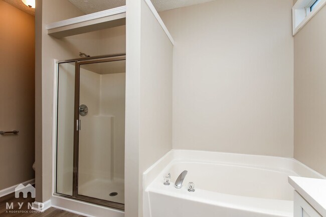 Building Photo - 8315 Somerset Way