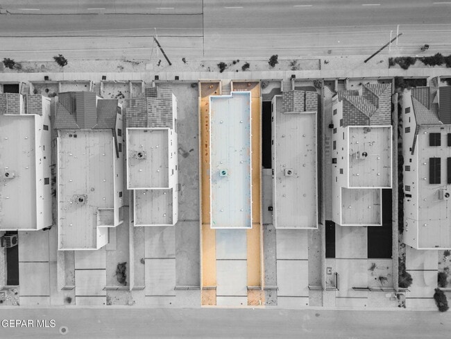 Building Photo - 14735 Pebble Hills Blvd