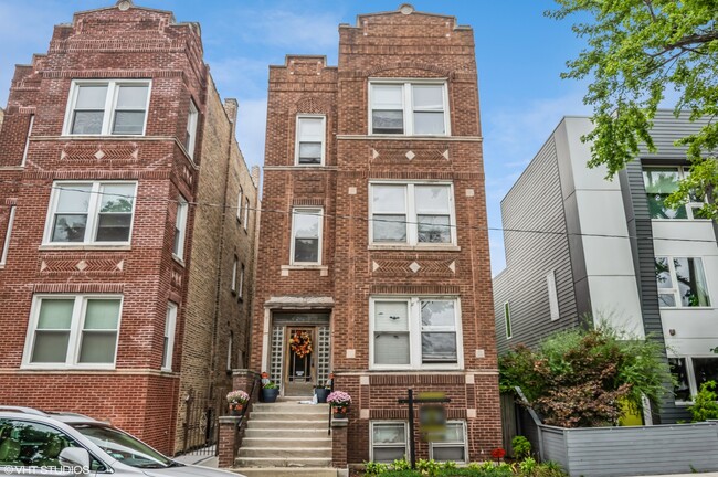 Primary Photo - 2628 N Ridgeway Ave