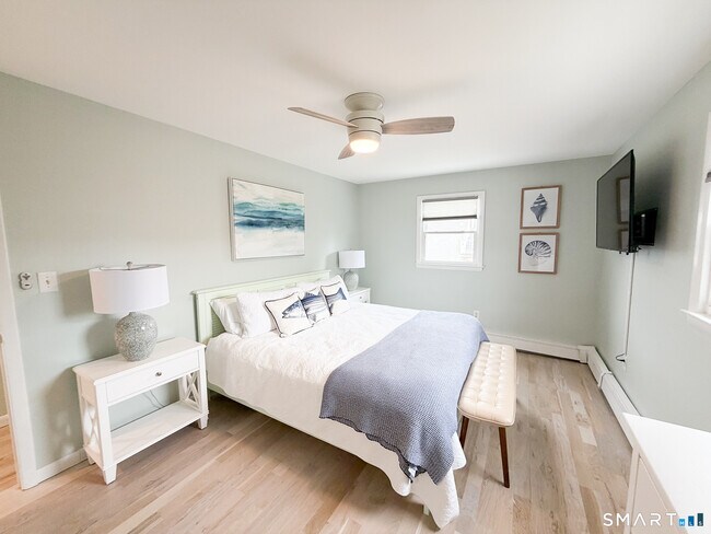 Building Photo - 945 E Broadway