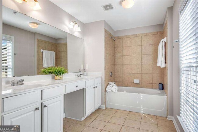 Building Photo - 268 Balaban Cir