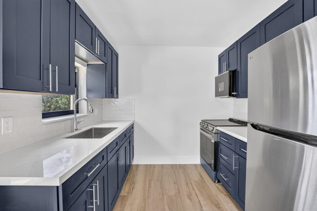 Building Photo - 4329 SW 49th Ct