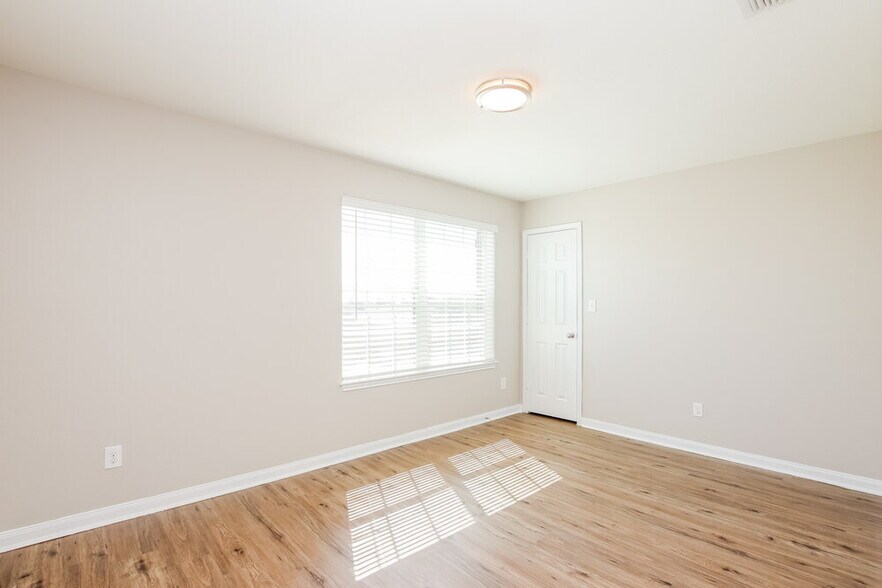 Building Photo - 420 Sapphire Ln