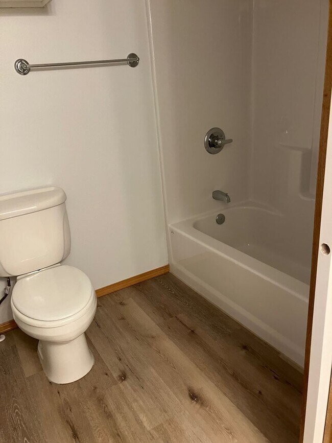 Building Photo - 3 Bedroom 2 bath house in Newberg