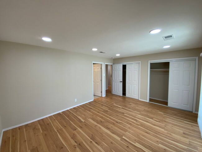 Building Photo - Beautifully Remodeled 3 Bedroom Single Sto...