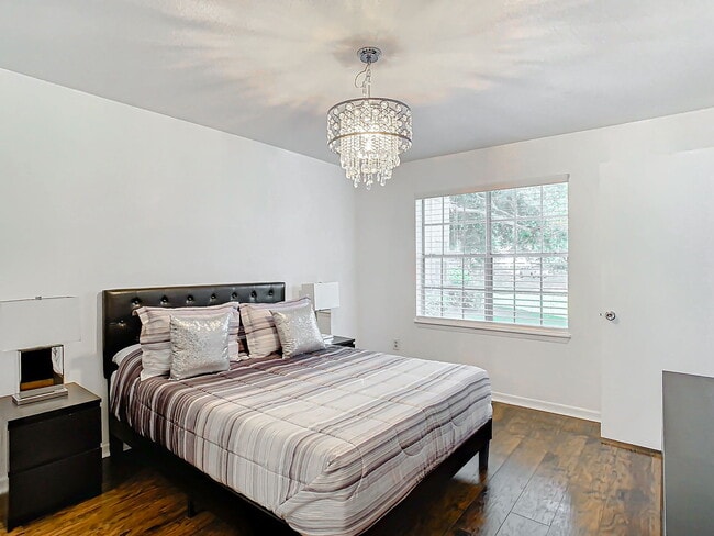 Building Photo - Westpointe Boulevard, Orlando, FL 32835 - 1 BR 1 BA condo