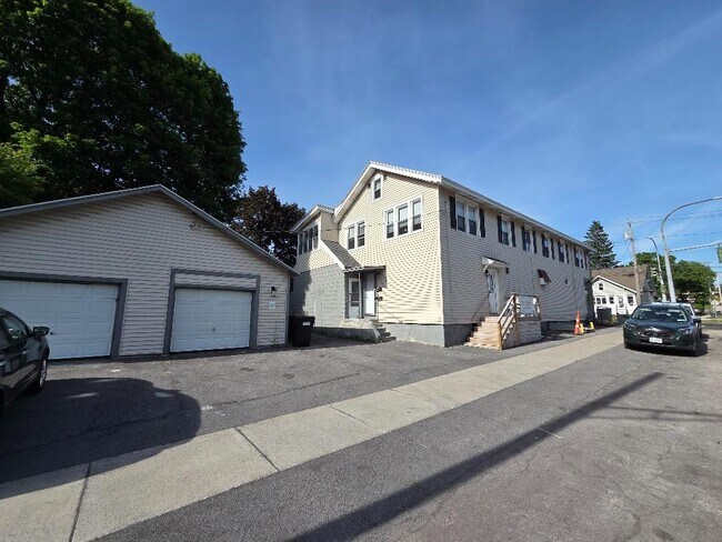 Building Photo - 372 S Midler Ave