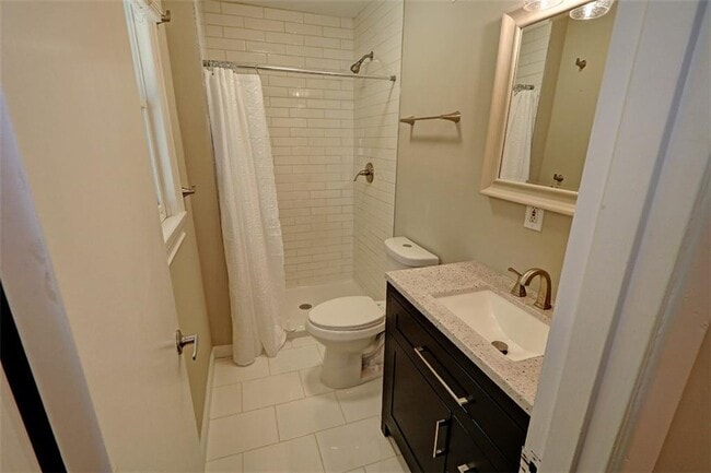 Building Photo - 2968 Fantasy Ln